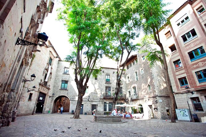 Barcelona Old Town & Gothic Quarter Small Group Tour - Plaça Reial and the lanterns linked to Gaudí
