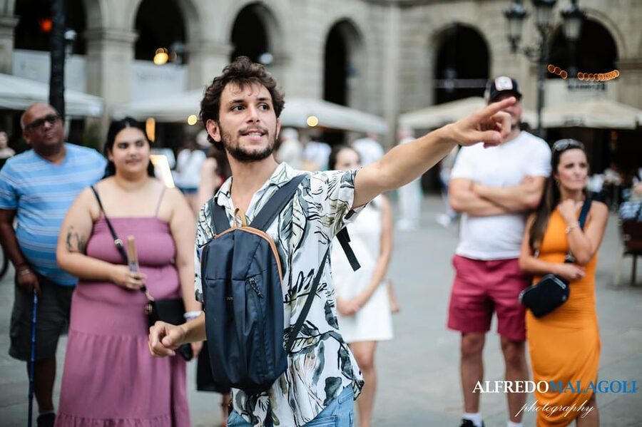 Barcelona: Old Town Guided Walking Tour - Key points at a glance