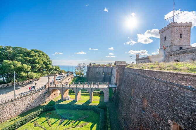 Barcelona: Old Town, Montjuic Castle, Cable Car Small Group Tour - Ending near tapas in El Poble-sec