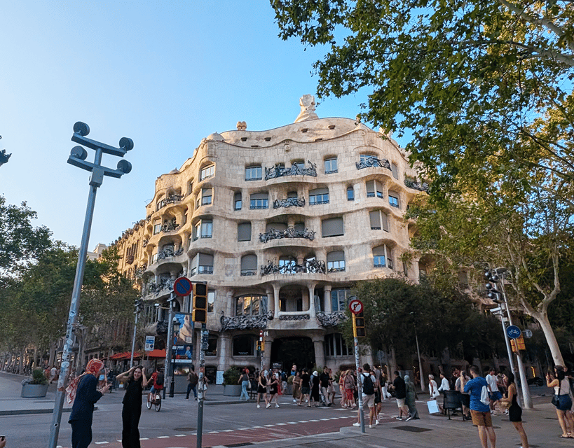 Barcelona: Old Town Private Walking Tour of Past and Present - Two different ways to finish the walk