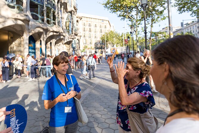 Barcelona Old Town Walking Tour & Optional Casa Battlo Ticket - Passeig de Gràcia and the competition of modernist façades