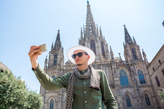 Barcelona Old Town Walking Tour & Optional Casa Battlo Ticket - Plaça Catalunya connects two different Barcelonas