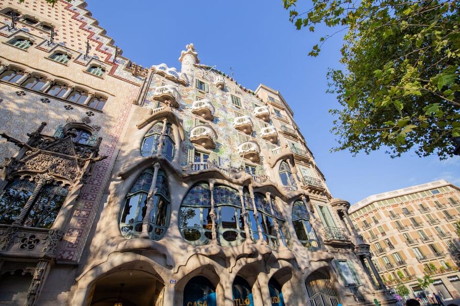 Barcelona: Old Town Walking Tour with Optional Casa Batlló - Casa Batlló: choose the interior upgrade carefully