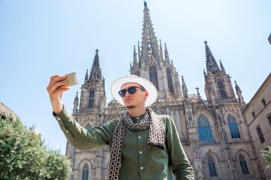 Barcelona: Old Town Walking Tour with Optional Casa Batlló - What the $18 price really includes