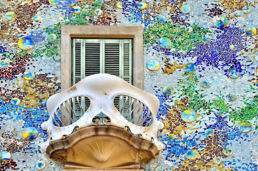 Barcelona: Old Town Walking Tour with Optional Casa Batlló - The guide makes the biggest difference