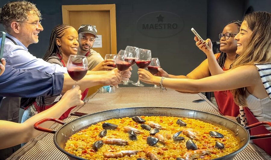 ⭐︎ Barcelona: Paella Maestro Market Tour & Sangria & Tapas - Mixing the sangria