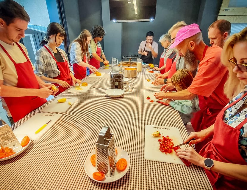 ⭐︎ Barcelona: Paella Maestro Market Tour & Sangria & Tapas - A cooking class built around cooperation
