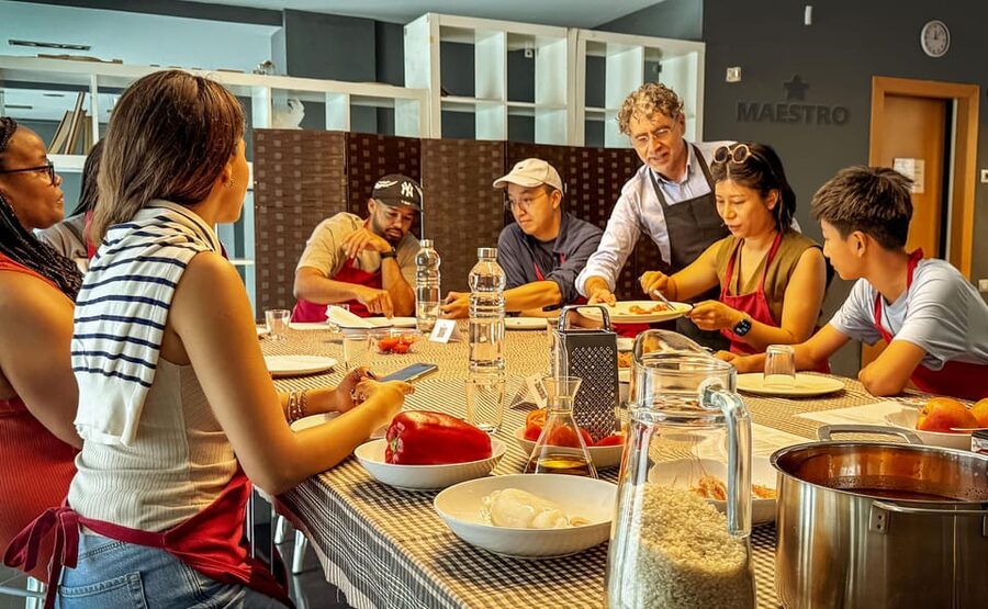 ⭐︎ Barcelona: Paella Maestro Market Tour & Sangria & Tapas - Who will enjoy this experience most