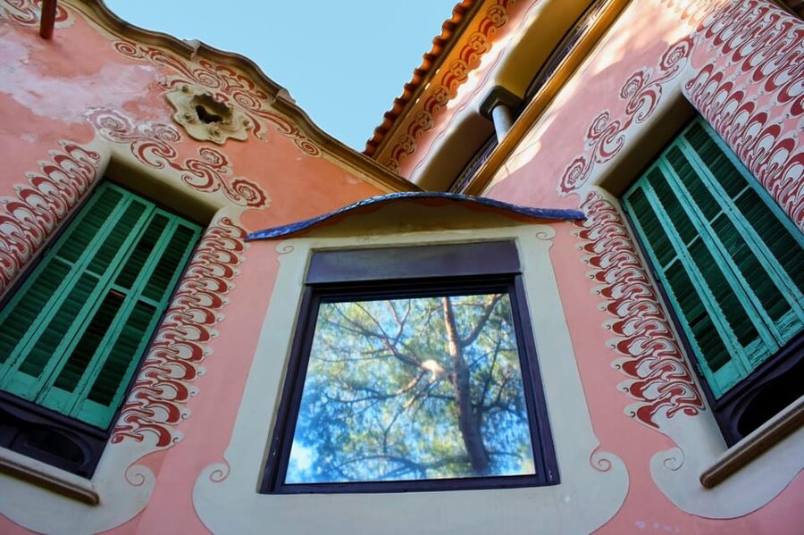 Barcelona: Park Güell and Gaudí House Museum Entry Ticket - Taking your time through the paths and gardens