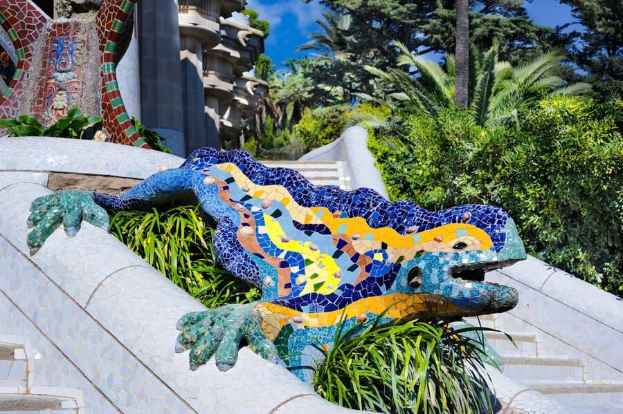 Broken tile at Park Güell