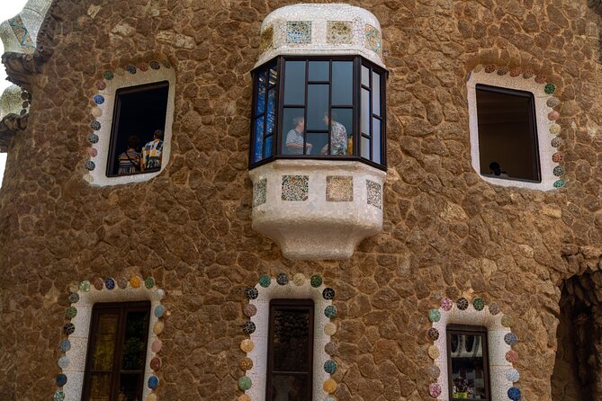 Barcelona: Park Güell Guided Tour & Tickets with Fast-Track Entry - Guide Style, Group Size, and Headsets