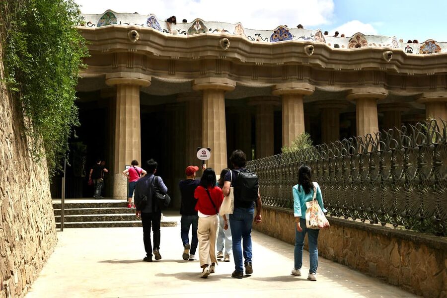 Barcelona: Park Güell Guided Tour with Fast-Track Access - The park-keeper’s houses and Hypostyle Room