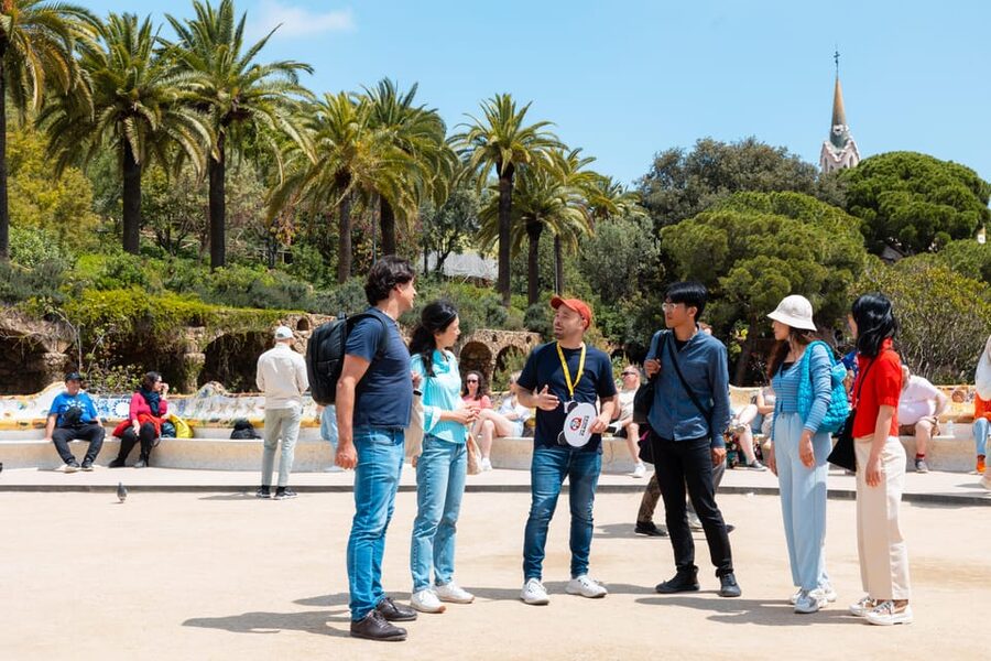 Barcelona: Park Güell Guided Tour with Fast-Track Access - Meeting at Carrer de Larrard 57