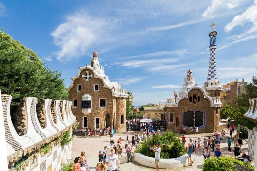 Barcelona: Park Guell Guided Tour with Skip The Line Entry - Weather, pace, and physical effort