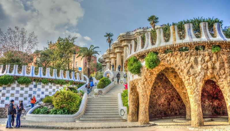 Barcelona: Park Güell Guided Tour - Meeting the guide at Ctra. del Carmel, 23