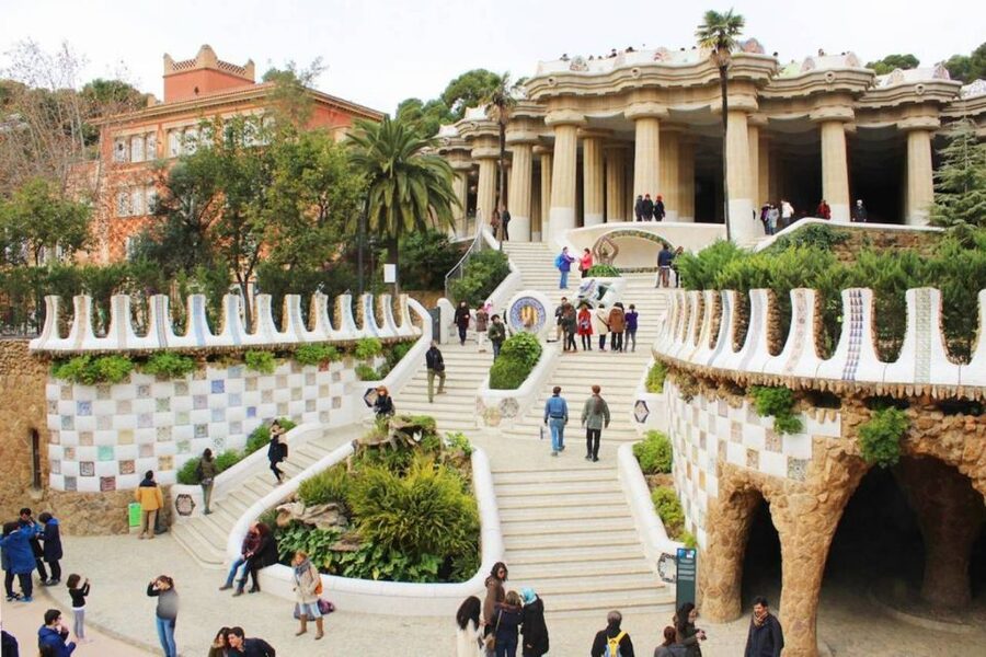Barcelona & Park Güell: Private Half-Day Tour with Pickup - From Monumental to the Mediterranean shore