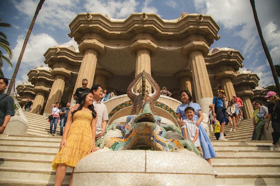 Barcelona: Park Güell Private Photography Experience - Why Park Güell works so well for a photo session