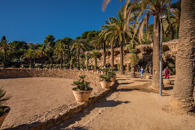 Barcelona: Park Guell Small Guided Tour & Skip the Line Ticket - What makes Park Güell worth your time