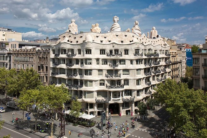 Barcelona Pass: Save up to 50% - Includes Sagrada Familia - Girona, Montserrat, and the Dalí Museum