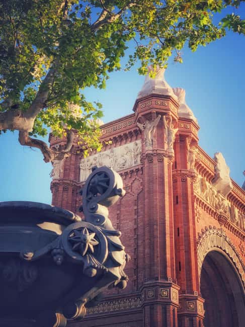 Barcelona: Phone Photography Tips & Tricks - Park & Old Town - Timing, access and practical preparation
