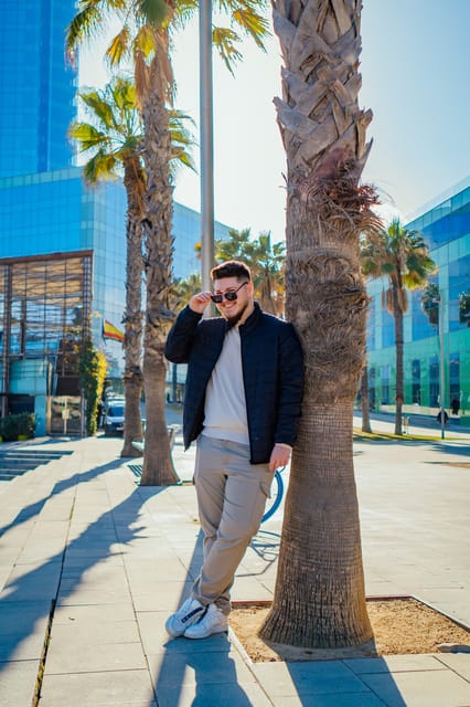 Barcelona Photo Experience: famous landmarks or the beach! - Casa Batlló and La Pedrera for Gaudí backdrops