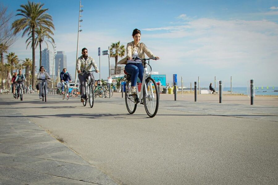 Barcelona Photo Highlights 4h Small Group eBike Tour - Arc de Triomf and Ciutadella on the return ride