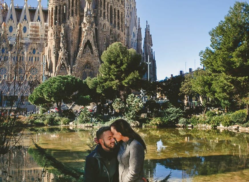 Barcelona: Photo Shoot + Exclusive Video of the Best Moments - Walking through the Gothic Quarter