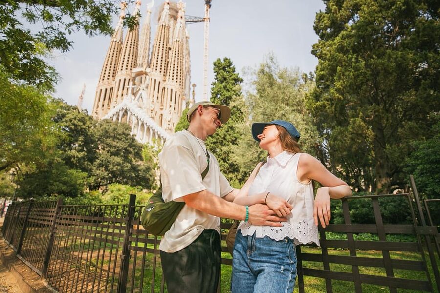 Barcelona: Photographic Madness at the Sagrada Familia - Meeting Borja at the red-wheeled skateboard