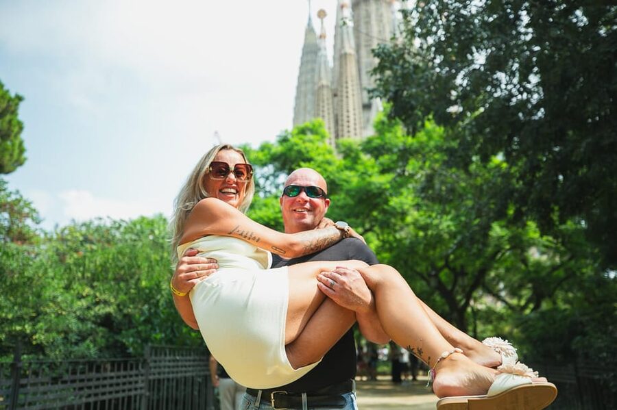 Barcelona: Photographic Madness at the Sagrada Familia - Language, access, and cancellation details
