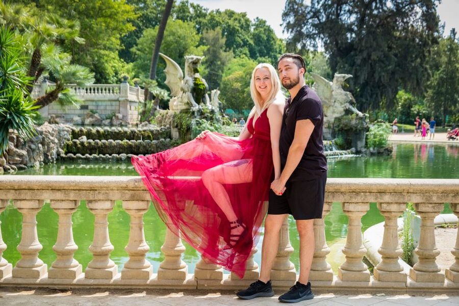 Barcelona: Photoshoot in Scenic Locations - Posing in the Gothic Quarter