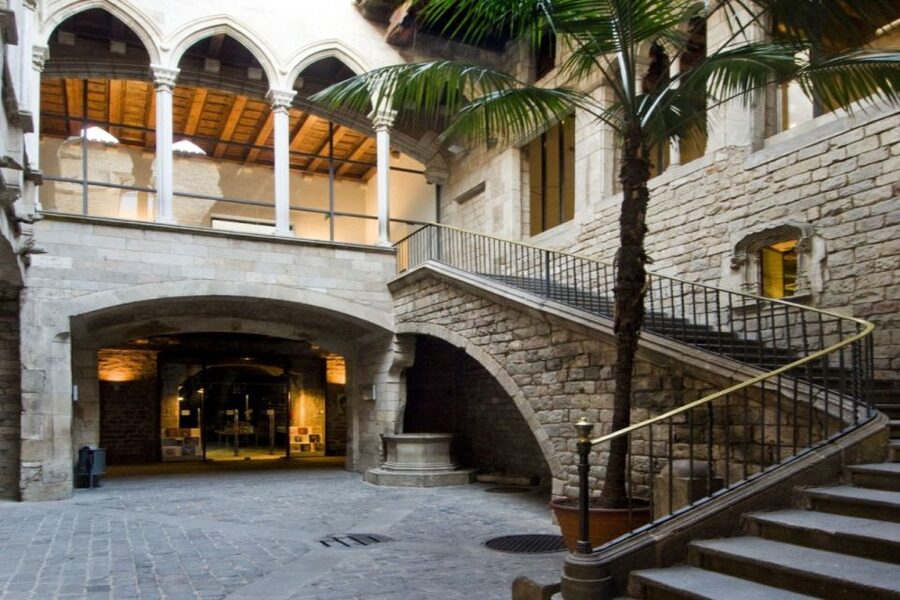 Barcelona: Picasso Museum Tour with Moco Museum Ticket - Following Picasso from youth to Cubism