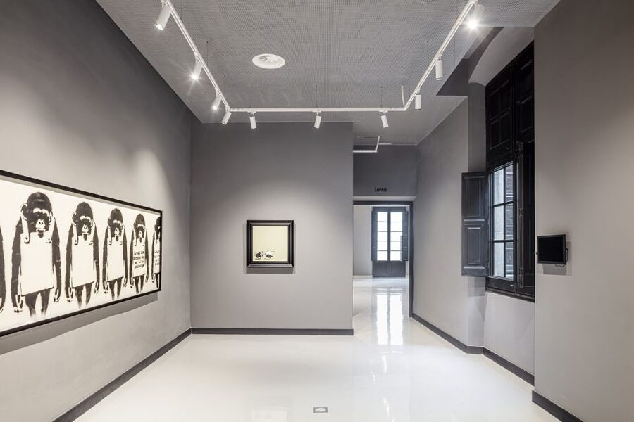 Barcelona: Picasso Museum Tour with Moco Museum Ticket - Walking into Picasso’s five palaces