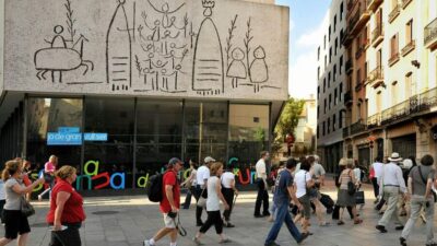 Picasso Walking Tour with Picasso Museum Tickets
