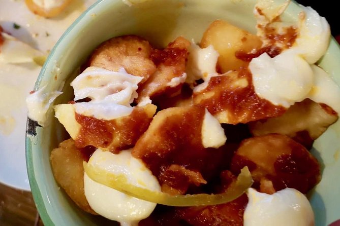 Barcelona Poble Sec Tapas & Wine Tour - Stop two: Modern platillos on Carrer del Roser