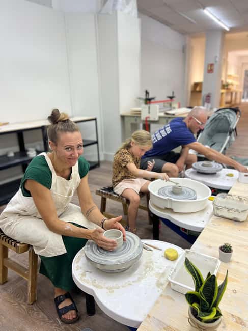 Barcelona: Pottery Wheel Workshop - Why the group size of eight makes a difference