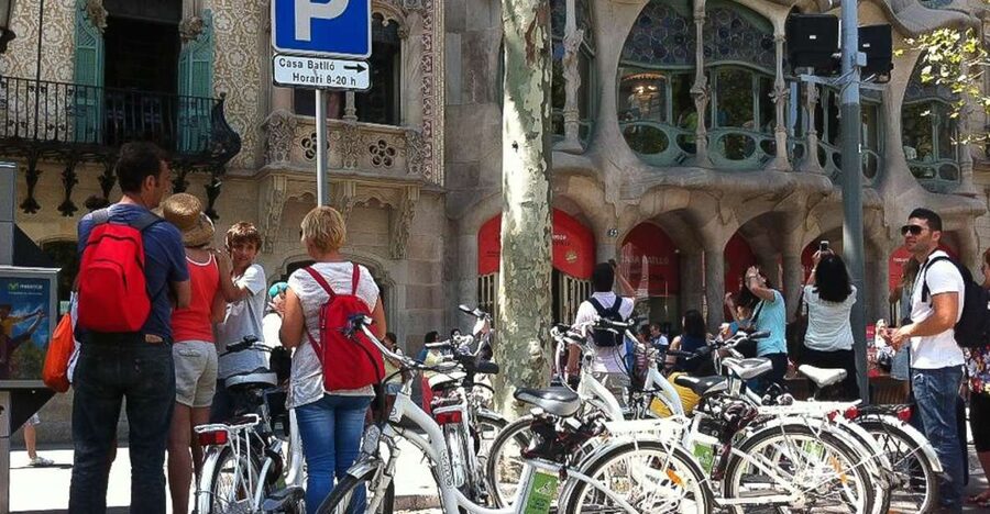Barcelona: Private 5 Neighborhoods Tour by Electric Bike - The Gothic Quarter: medieval Barcelona by bicycle
