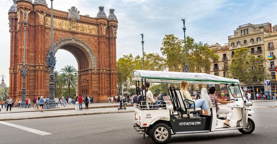 Barcelona: Private City Tour by Eco Tuk Tuk - Key points at a glance