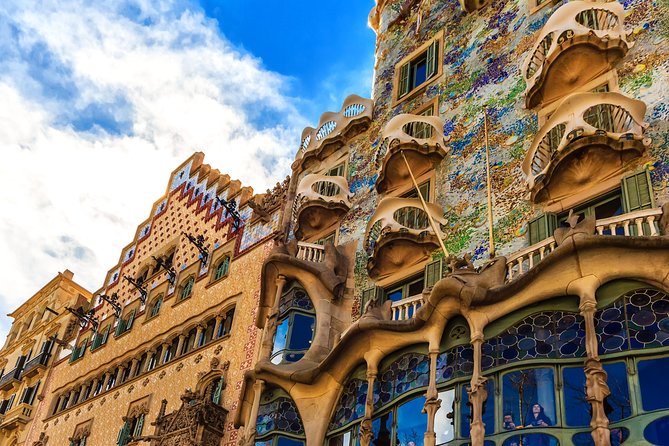 Barcelona Private City Tour (Top Attractions + Pick-up) - Sagrada Família, the tour’s main architectural stop