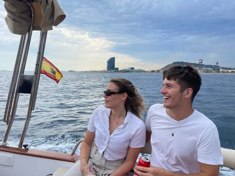 Barcelona: Private Classic Yacht Tour with Drinks - Timing, weather, and the two-hour reality