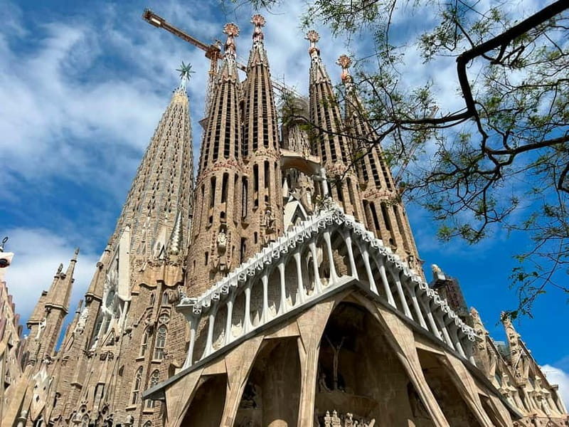 Barcelona: Private DAY TRIP Personalized City Tour - Choosing between Gaudí, the Gothic Quarter, and Barceloneta