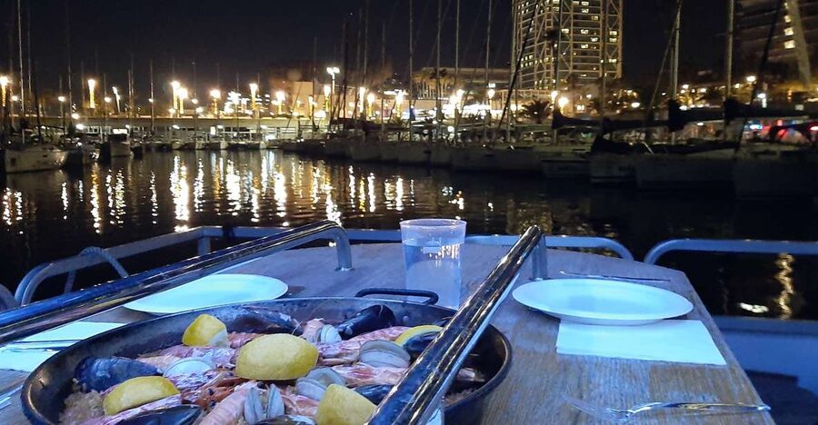 Barcelona: Private Evening Cruise with Dinner and Drinks - Key points to know before you book