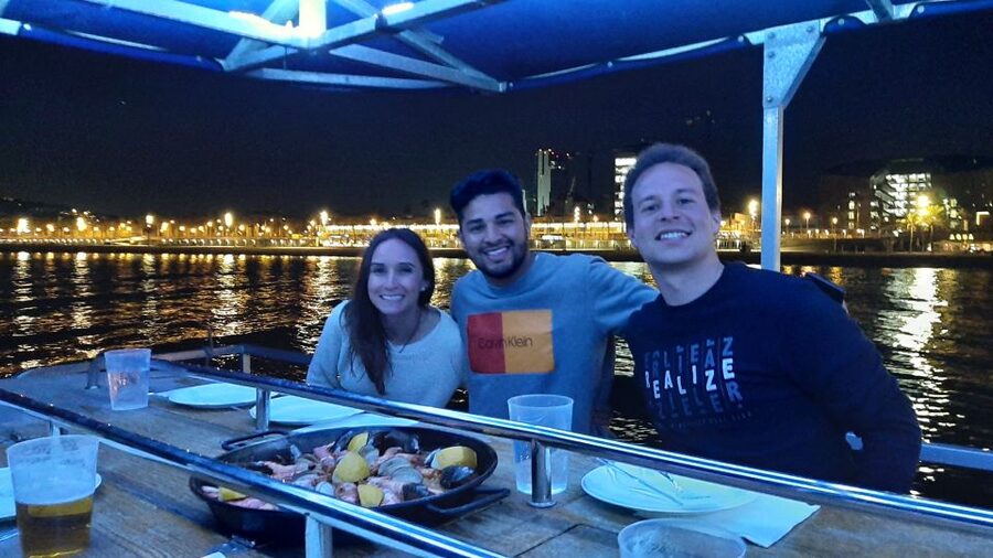 Barcelona: Private Evening Cruise with Dinner and Drinks - Booking tips for the best evening