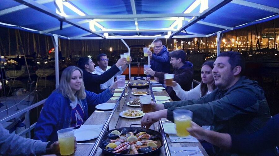 Barcelona: Private Evening Cruise with Dinner and Drinks - Who should book this Barcelona cruise?