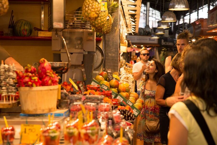 Barcelona: Private Food Tour – 10 Tastings with Locals - The guides shape the experience