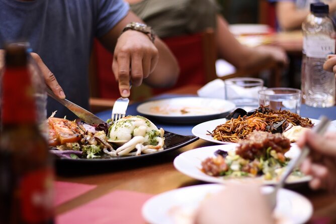 Barcelona Private Food Tour: Tapas, Paella & 8+ Food Tastings - The guide makes the difference