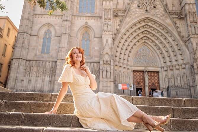 Barcelona Private Photoshoot at Cathedral & Kiss Wall - How the private format changes the experience