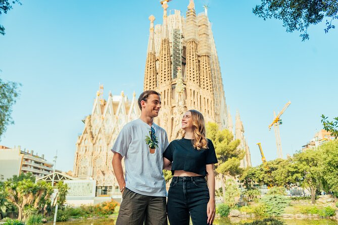 Barcelona : Private Photoshoot Outside Sagrada Familia - Stop 1: photographing the Sagrada Familia from outside