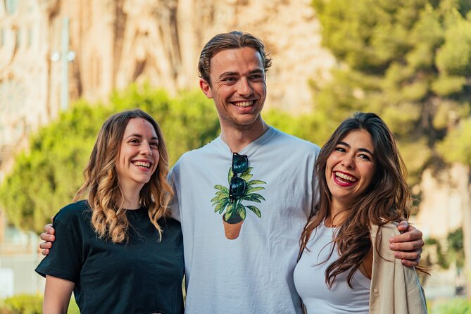 Barcelona : Private Photoshoot Outside Sagrada Familia - Photo quality and delivery within 48 hours