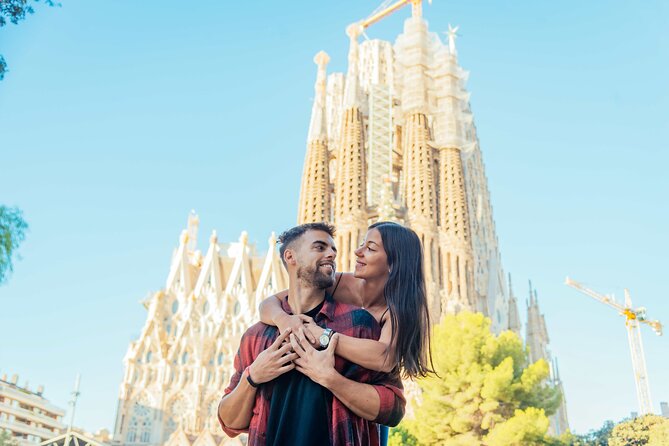 Barcelona : Private Photoshoot Outside Sagrada Familia - The main risk: punctuality and communication