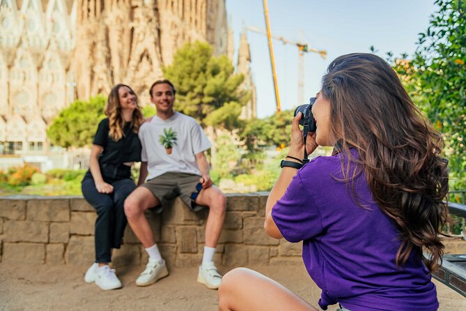 Barcelona : Private Photoshoot Outside Sagrada Familia - Meeting outside the Sagrada Familia